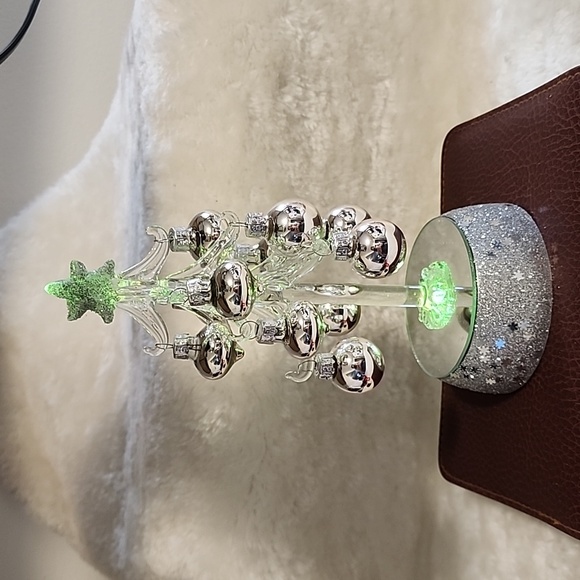 Glass Christmas Tree - Picture 6 of 16